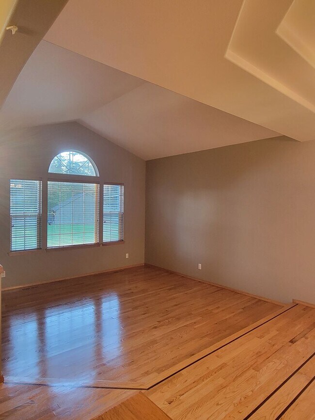 Building Photo - Beautiful Home on Gated Property