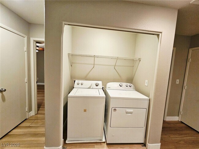 Building Photo - 3924 Sweet Pine St