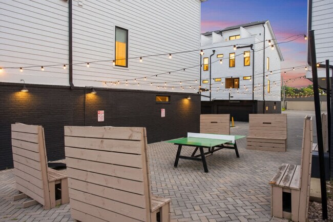 Building Photo - 770 E Argyle Ave