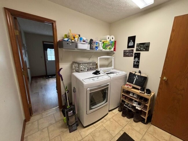 Building Photo - 615 Ozem Gardner Way