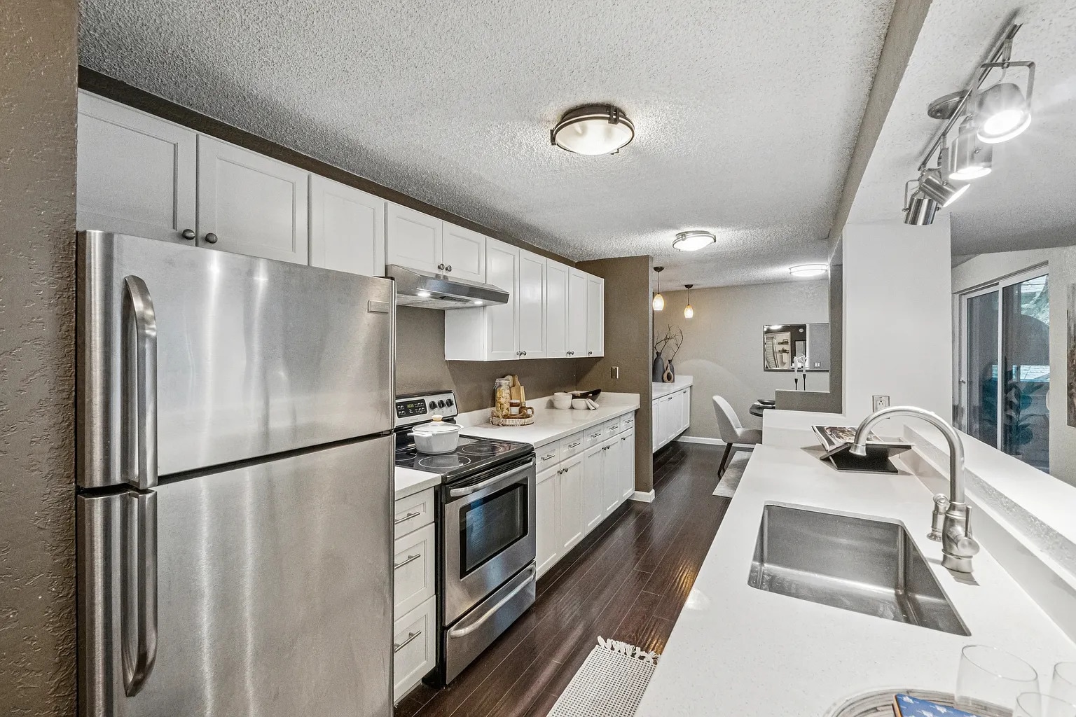 Building Photo - 2500 W Manor Pl