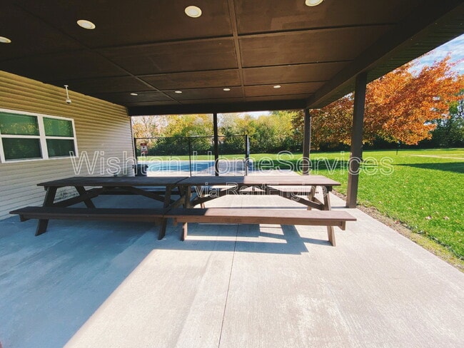 Building Photo - 201-220 Charleston Blvd