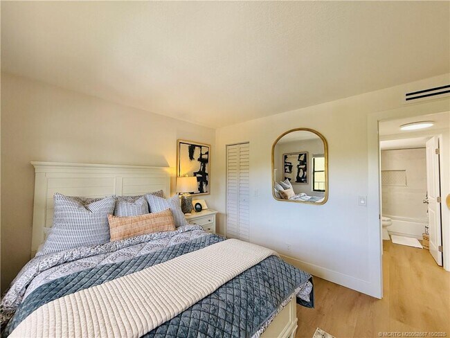 Building Photo - 7370 S Ocean Dr