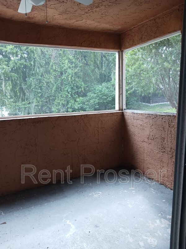 Building Photo - 4180 Versailles Dr