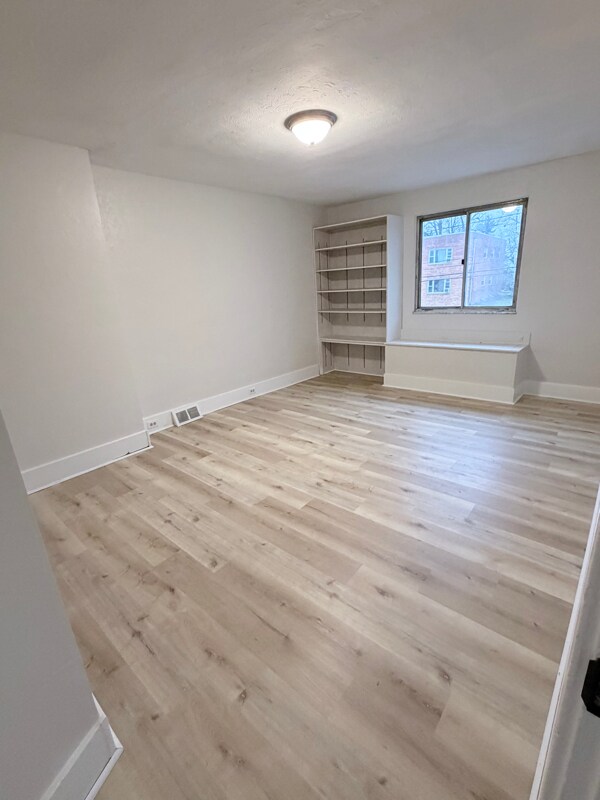 Building Photo - 2233 Brownsville Rd