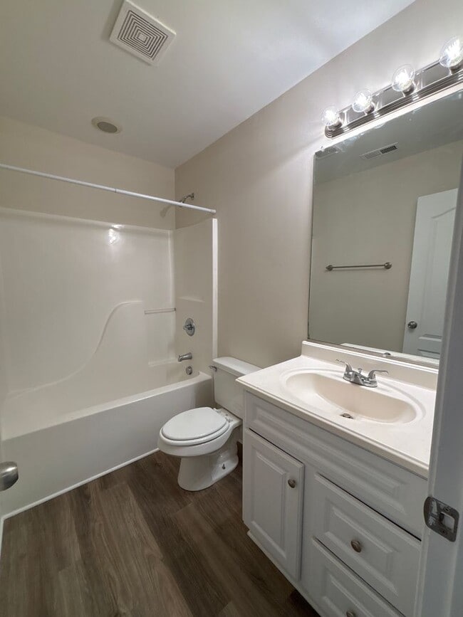Building Photo - 4 Bedroom house in Brightwood area at a great price!