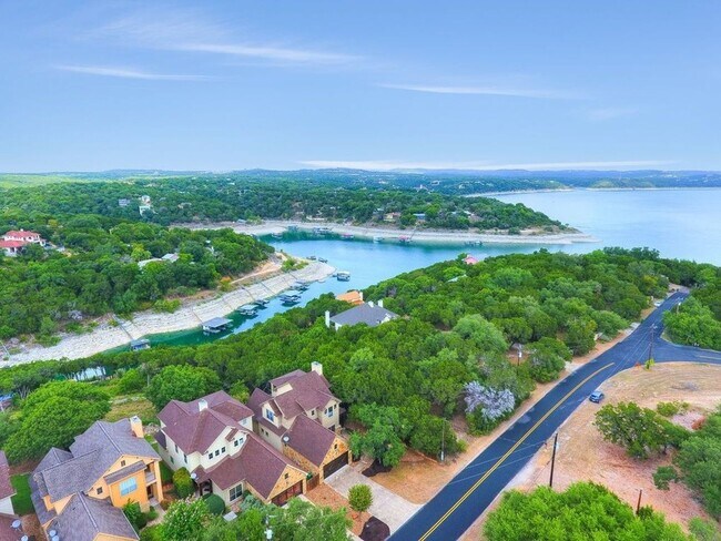 Building Photo - 4 BR/ 2 BA in Seguin - 1612 SF in Arroyo Ranch!