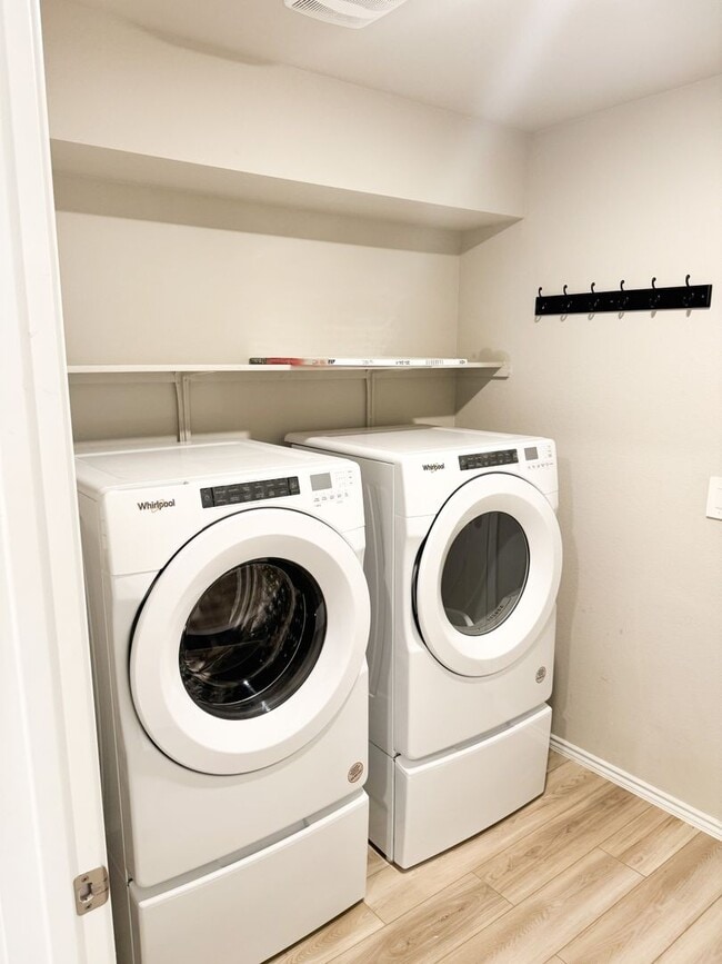 Building Photo - Available Now Beautiful 1 story, 4 bedroom, 2 bath, 2 car garage home with garage door opener and...