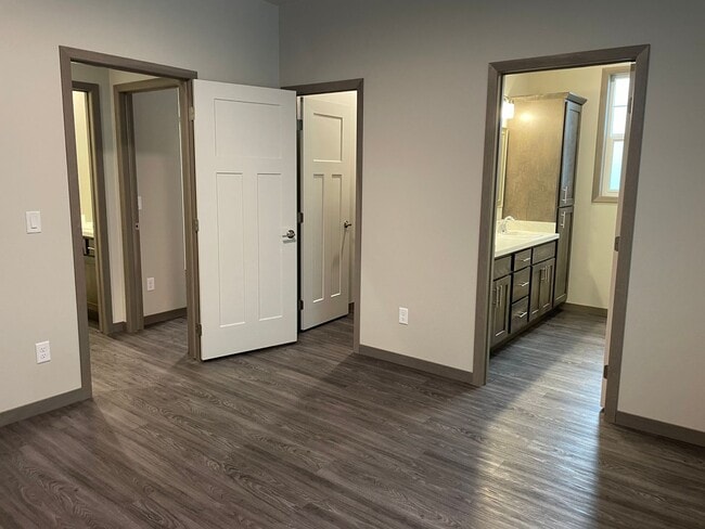 Building Photo - 6322/6324 Absaloka Ln