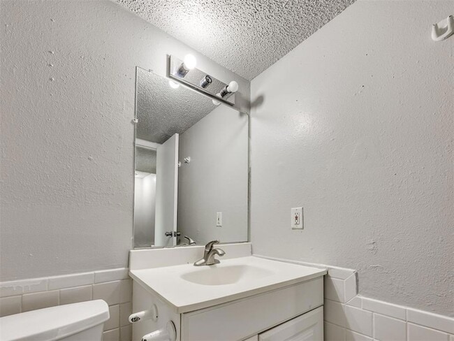 Building Photo - 1402 Bill Carrol Dr