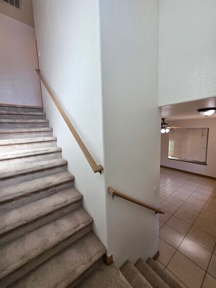 Building Photo - 818 9th St