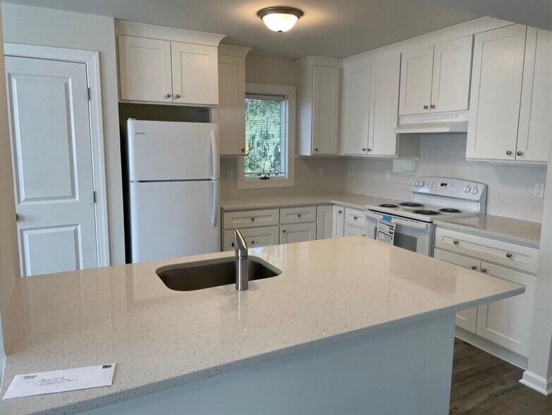 kitchen - 160 Rockleigh Dr