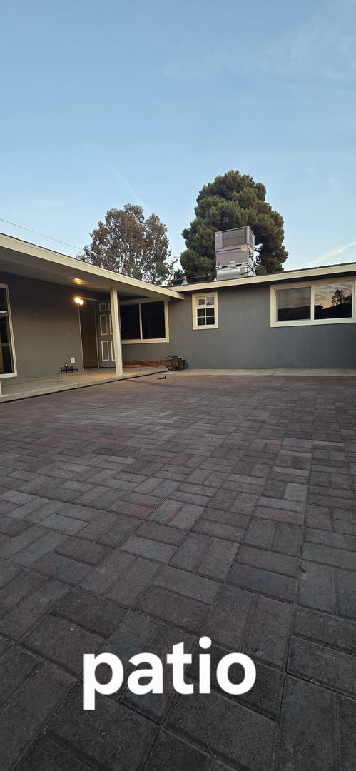 Building Photo - **NOVEMBER FREE** La Cresta Home with Pool