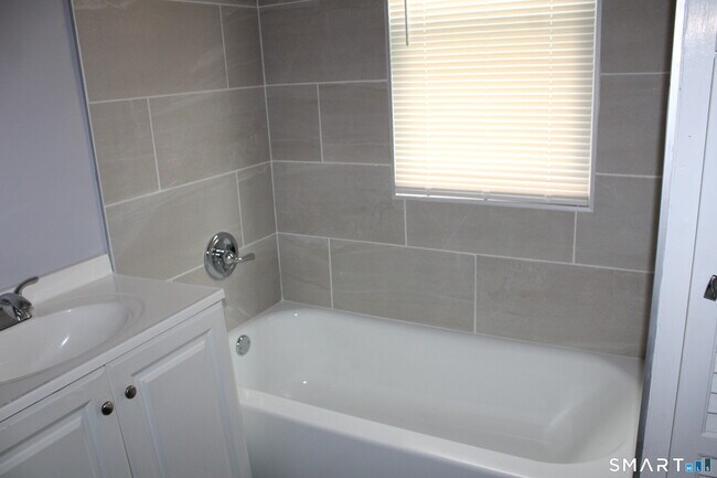 Building Photo - 45 Grandview Terrace