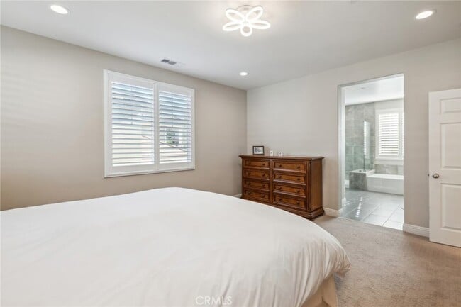 Building Photo - 123 Sparrow