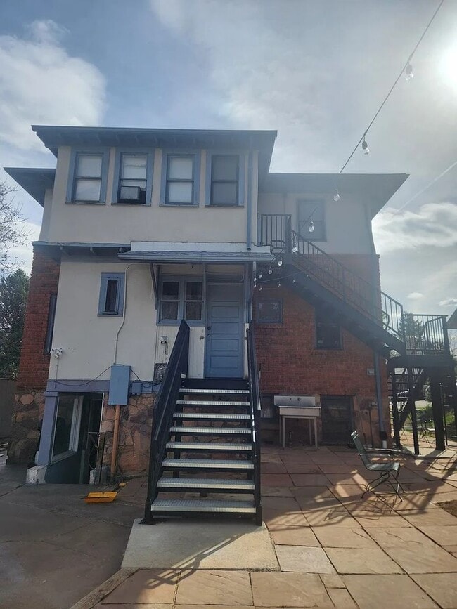 Building Photo - 3 Bedroom Home on the Hill - AVAILABLE NOW!