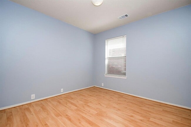 Building Photo - 6003 Baldwin Elm St