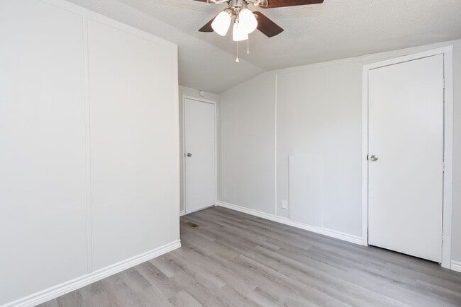 Building Photo - Be part of this cozy community at Roy Harris Loop