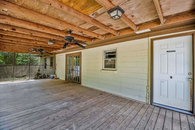 Building Photo - Charming 4 Bedroom Pensacola Rental in a Convenient Location!