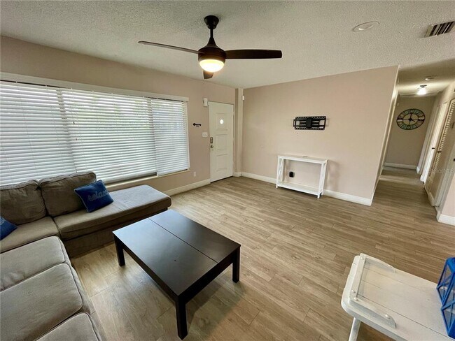 Building Photo - 309 Bryn Mawr Island