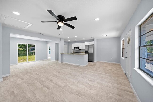 Building Photo - 724 W Fairbanks Ave