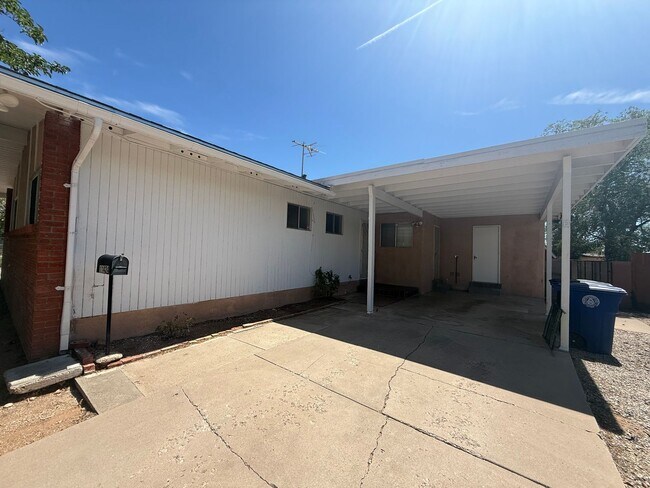 Building Photo - 11424 Faye Ave NE