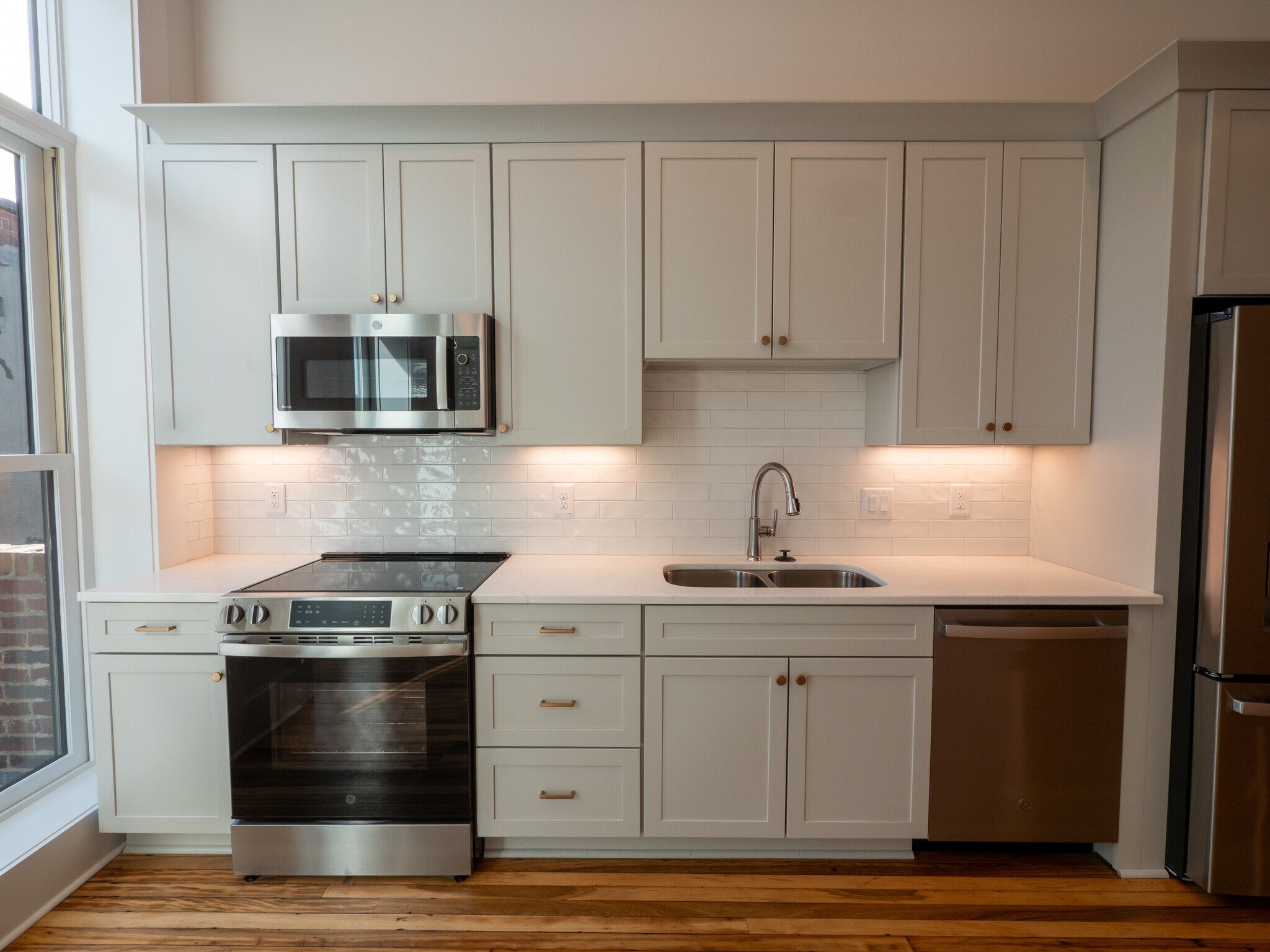 Building Photo - 121 N Main St