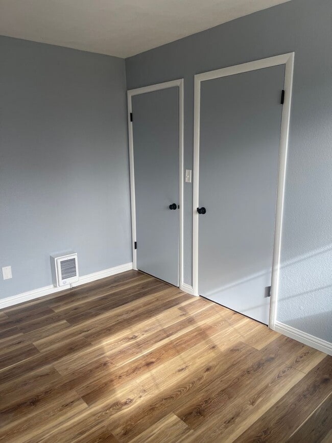 Building Photo - Beautiful 3 Bed 1.5 Bath House