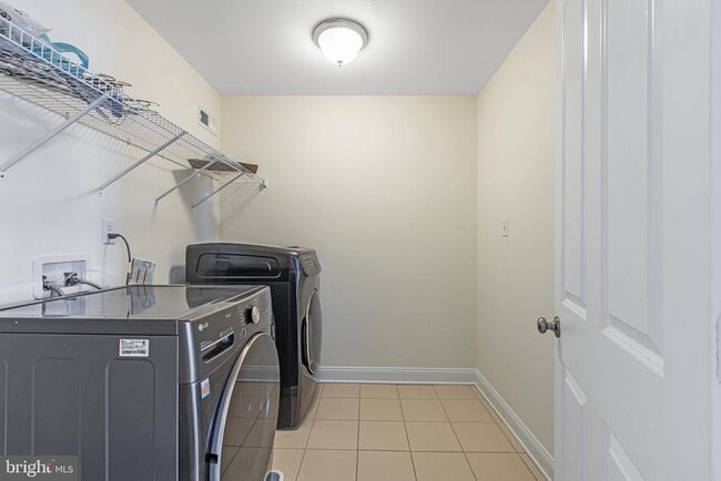 Building Photo - 2707 Henry Moore Ln