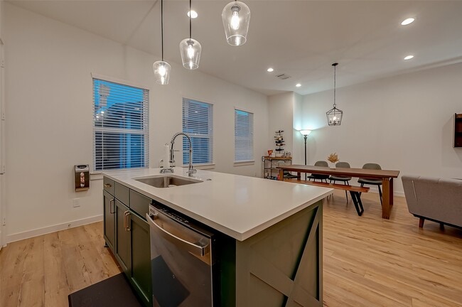 Building Photo - 8911 Knoll Villas St