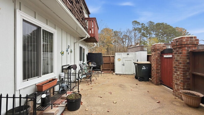 Building Photo - 2 Bed 2 Bath Condo Just Minutes from NAS Oceana Dam Neck in Virginia Beach!