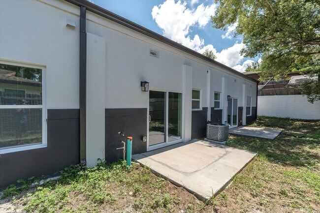Building Photo - 705 S Orange Ave