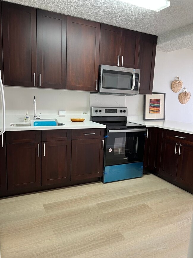 Building Photo - Ala Wai Terrace