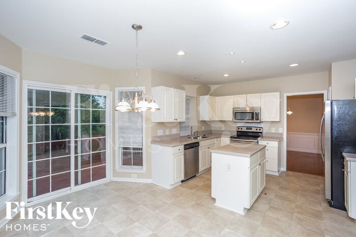 Building Photo - 6425 Skyline Dr