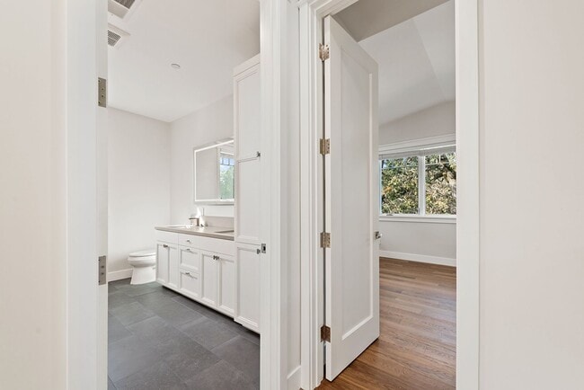 Building Photo - Luxury Home– Central Sebastopol – Close to everything – Best in Class