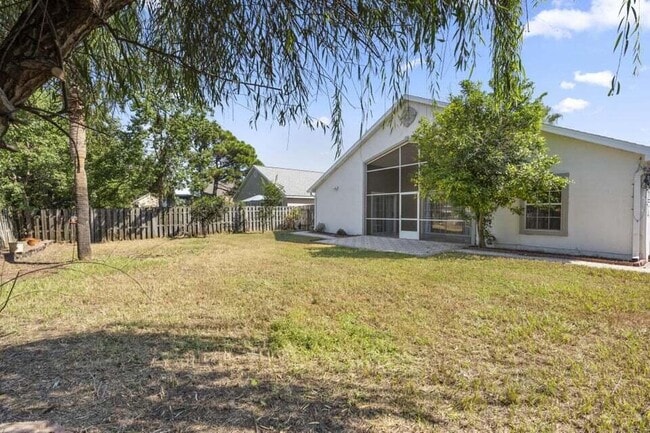 Building Photo - 27 Hidden Harbor Ln