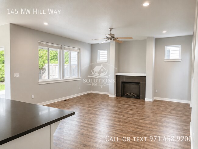 Building Photo - 145 NW Hill Way