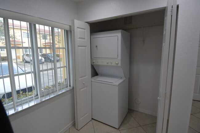 Building Photo - 324 NE 3rd St