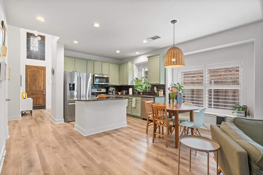 Building Photo - 13917 Fallsprings Way