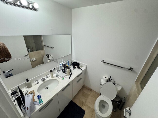 Building Photo - 1060 Brickell Ave