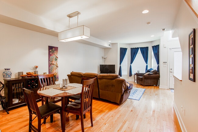 Building Photo - 309 Montrose St