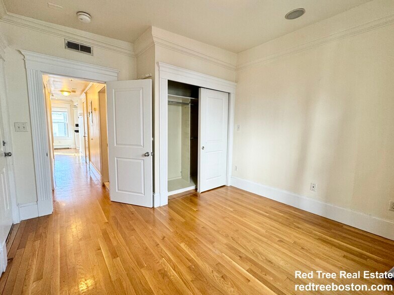 Unit 1, available 9/1 - 3 Grimes St