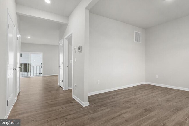 Building Photo - 3210 White Tail Dr