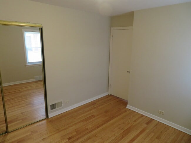 Building Photo - 6948 W Wellington Ave