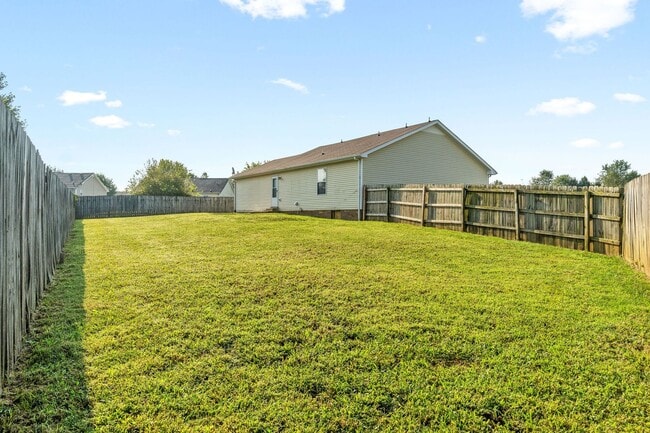 Building Photo - Updated Three Bedroom Ranch!