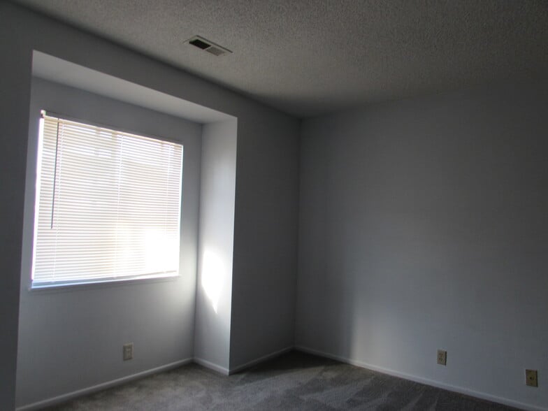 Building Photo - 517 28 1/2 Rd