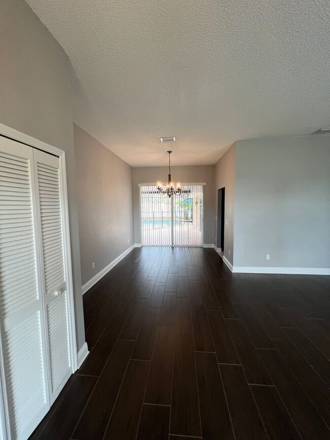 Building Photo - Fountain Lakes Community