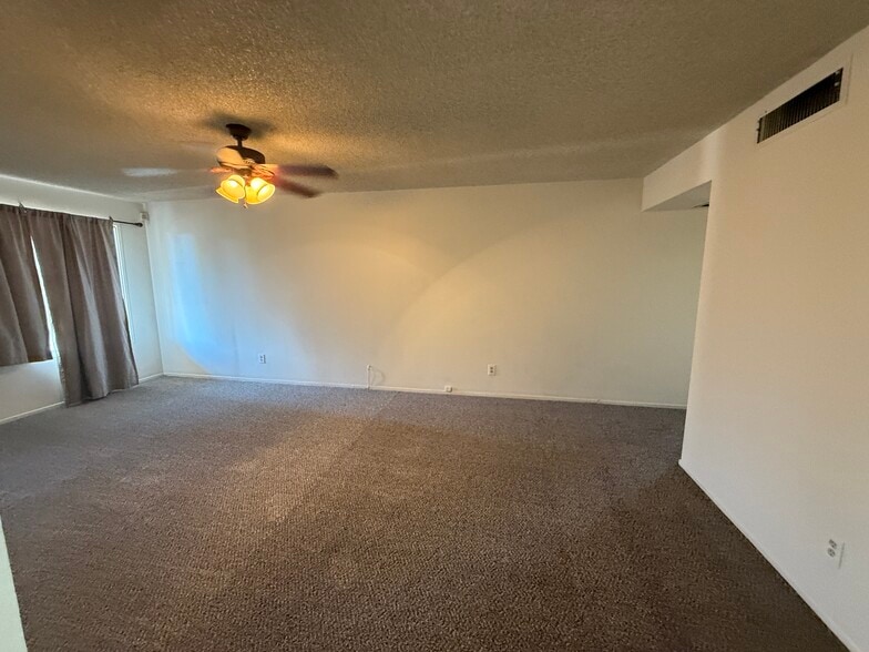 Building Photo - 2105 E Colgate Dr
