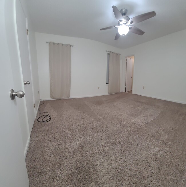 Building Photo - 139 Thomas Dr