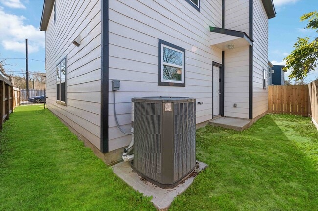 Building Photo - 9711 Beckley St